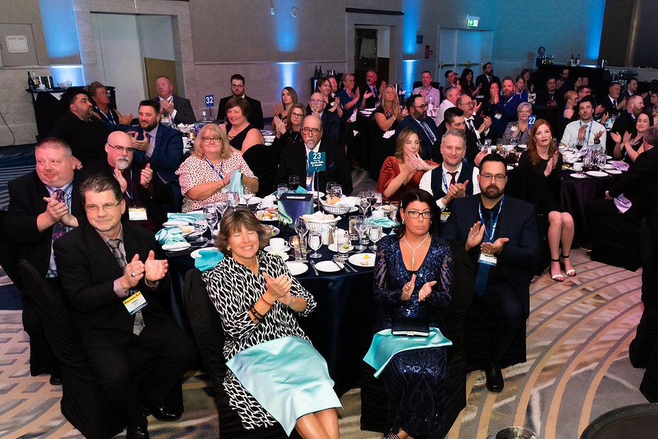 audience at dining tables clapping