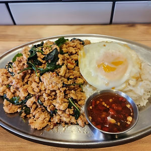 Phat Kaphrao n Egg over rice (Authentic Thai)