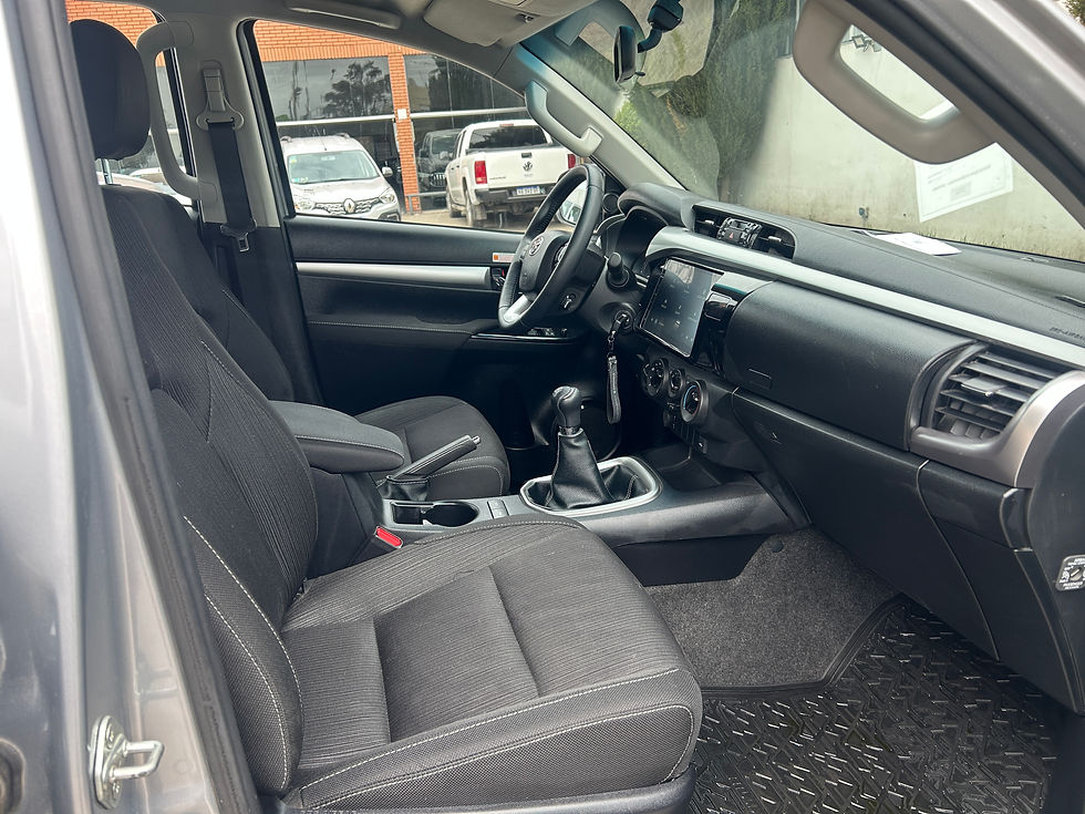 Miniatura: Toyota Hilux SR CD 2.8 4X4 MT
