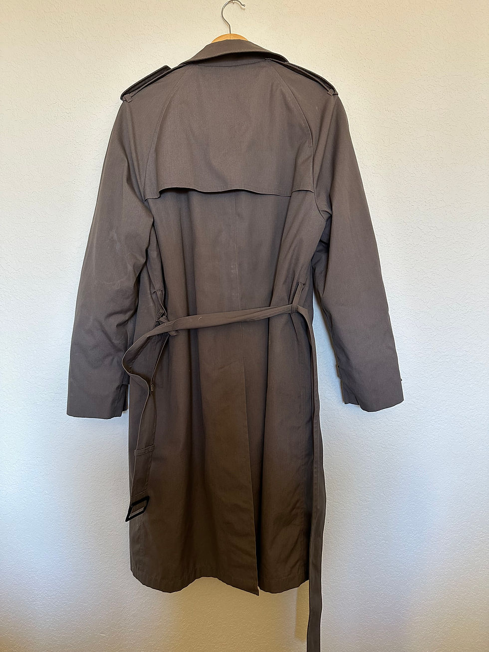 Thumbnail: Vintage Trench Coat – Gray with Faux-Fur Lining (Size 38 - L/XL)