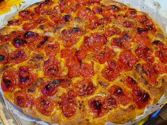 Integrazione: FOCACCIA CON POMODORINI
