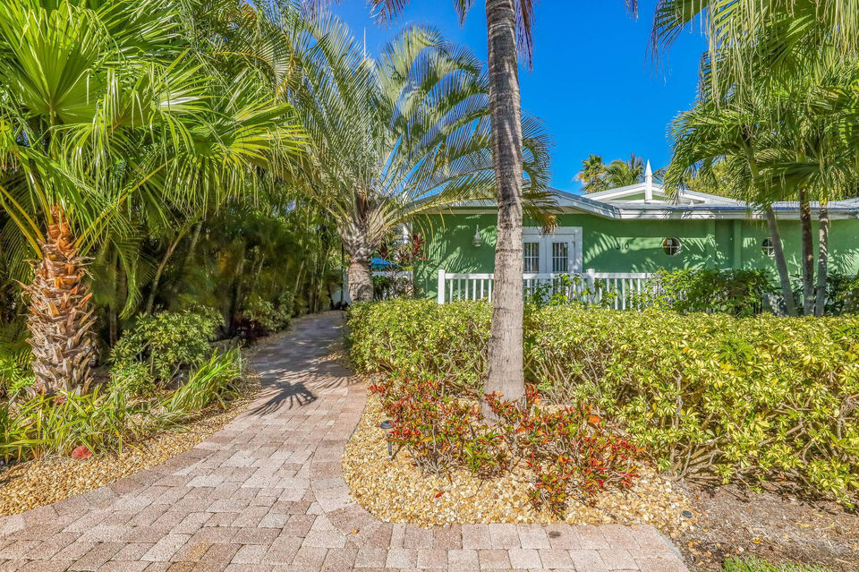 Key Lime Cottage by Beach Boutique Rentals