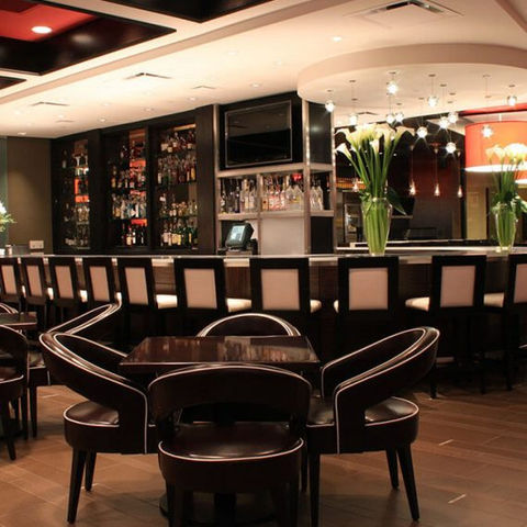 Valentino In Hotel Derek