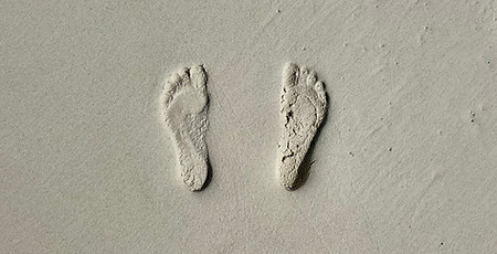 Voetstappen in het zand