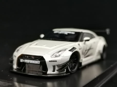 LIBERTY WALK ミニカー ワークスGT-R ホワイト Liberty Walk LB Works R35 GT-R Pearl White | Dieharddiecast