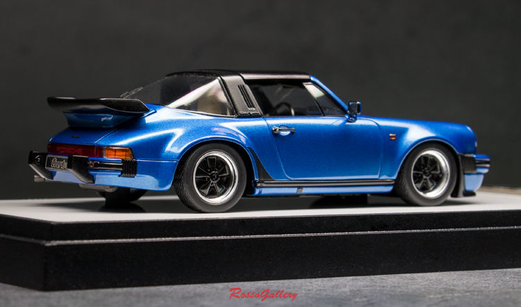 Thumbnail: Porsche 911 (930) Turbo Targa 1988 Metallic Dark Blue VM136E