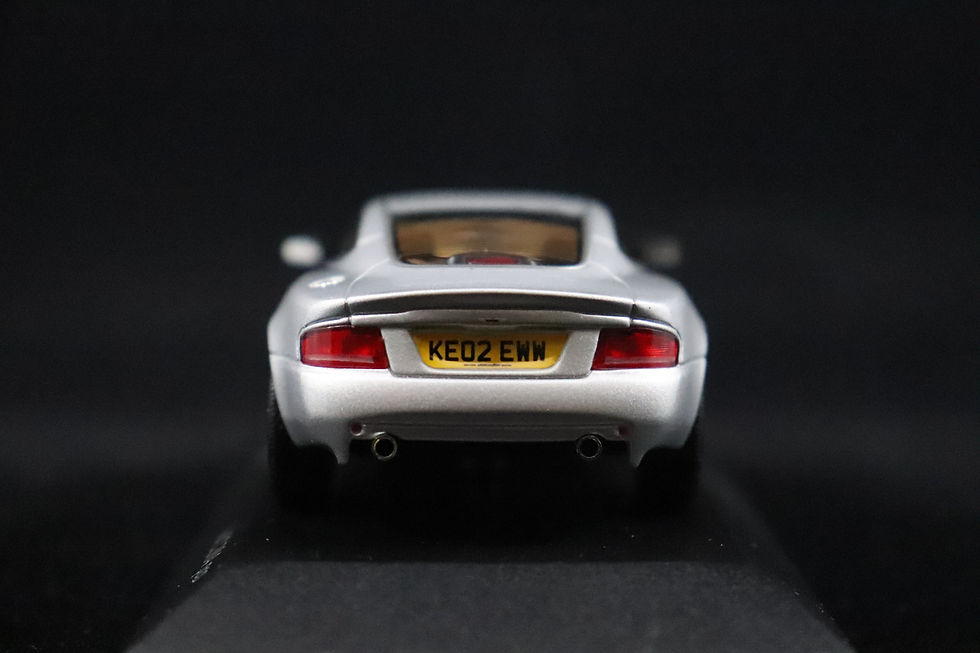 Thumbnail: Minichamps Aston Martin Vanquish 2002 Silver 400137224