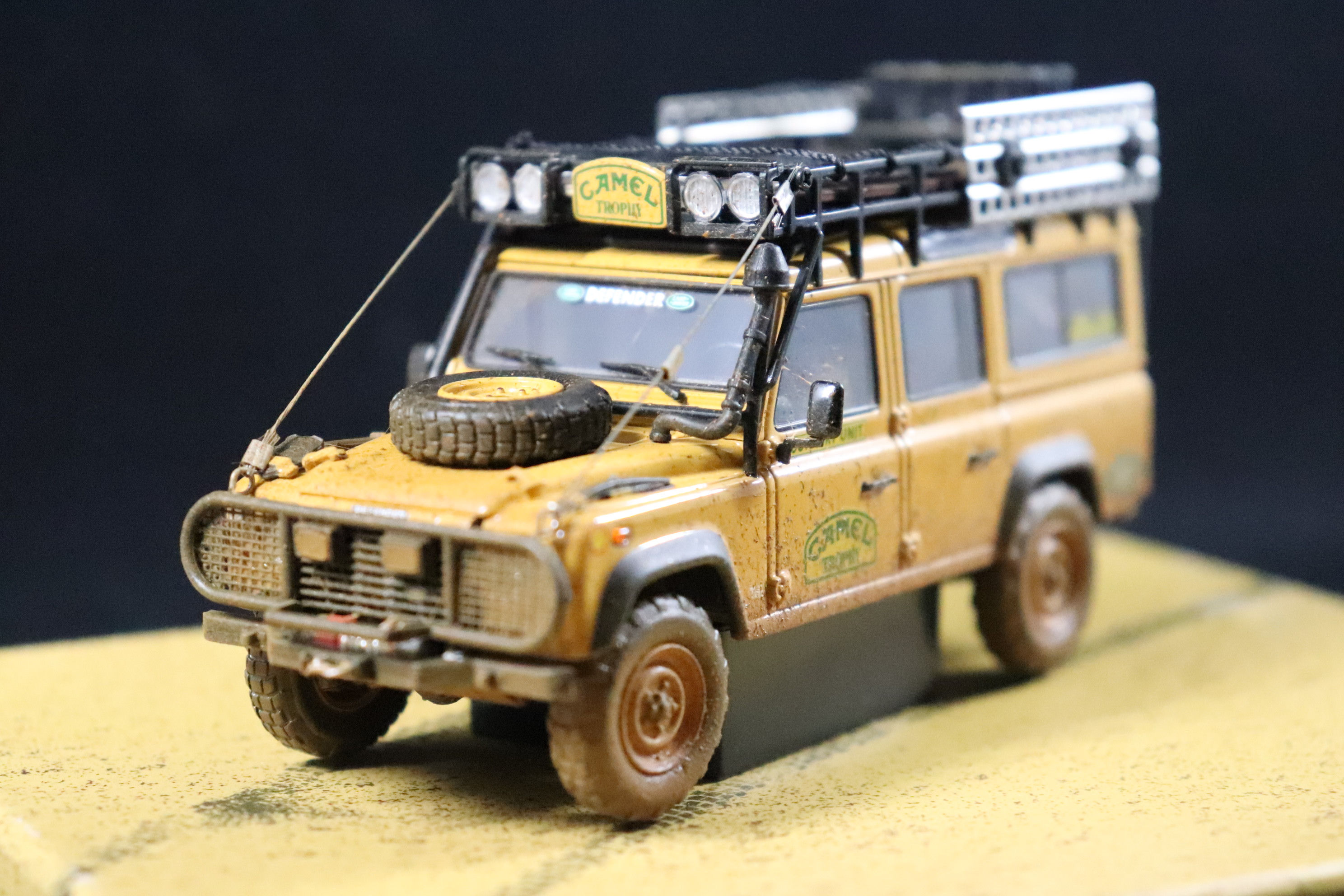 Land Rover Defender 110 Camel Trophy Support Unit Dirty Version 410309