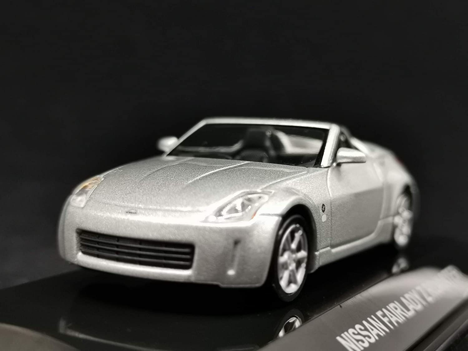 AutoArt Nissan Fairlady Z Roadster Diamond Silver 20501