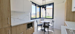 laure-gaillot-drevon-architecte-interieur-cfai-rénovation-cuisine-blanche-bois-pélissanne.