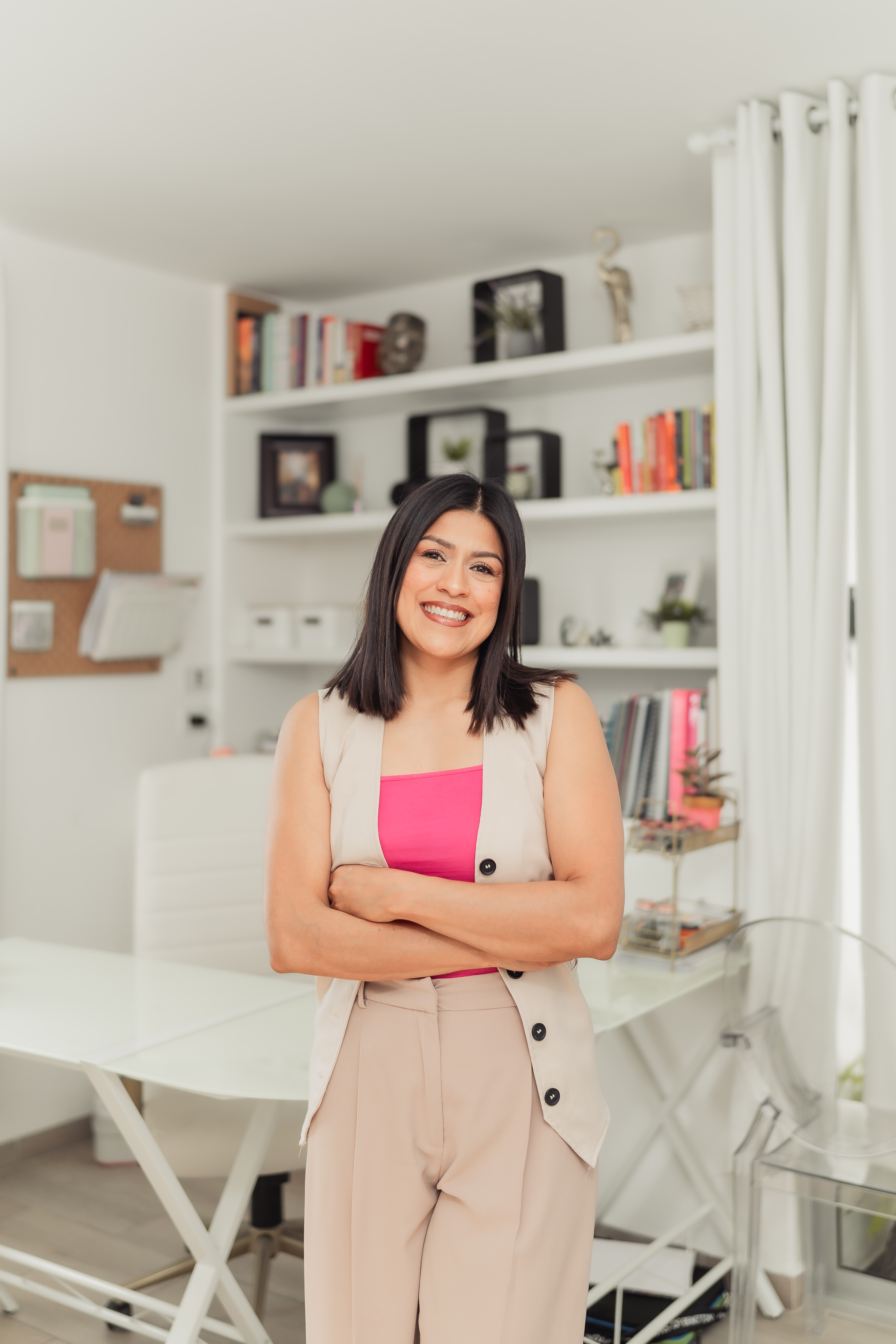 FOTO AUTORIDAD SONRIENDO.jpg