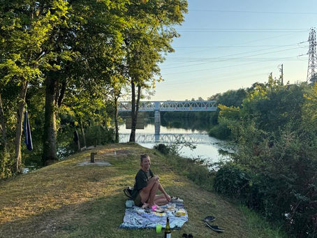 Apero by the water