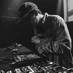DJ Neeks.JPG