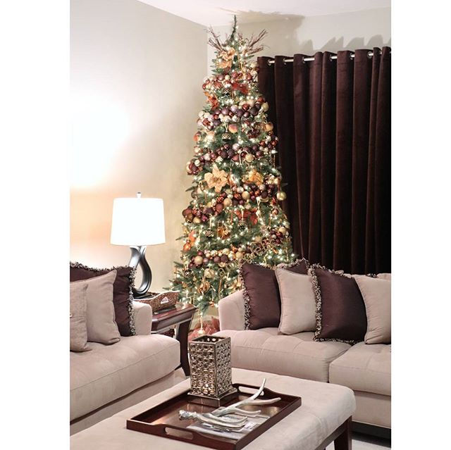 Living Room Styling & Tree Decor