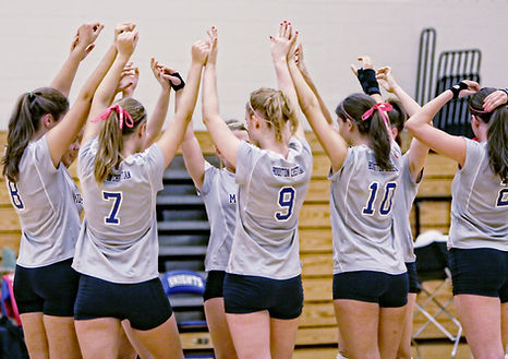 Volleyball-Team Huddle