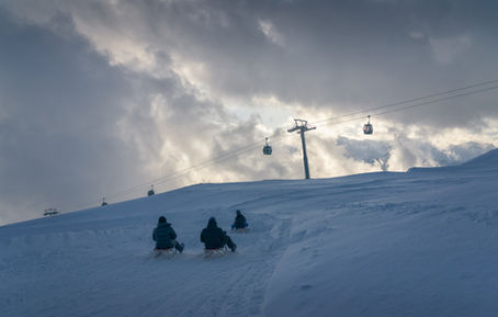 January 3, 2025 – Tobogganing fun on the longest illuminated toboggan run in the world