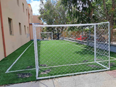 Ο Δήμος Λυκόβρυσης-Πεύκης βάζει ξανά γκολ στην προχειρότητα: Γήπεδο-παγίδα στο 2ο Δημοτικό Σχολείο Πεύκης!