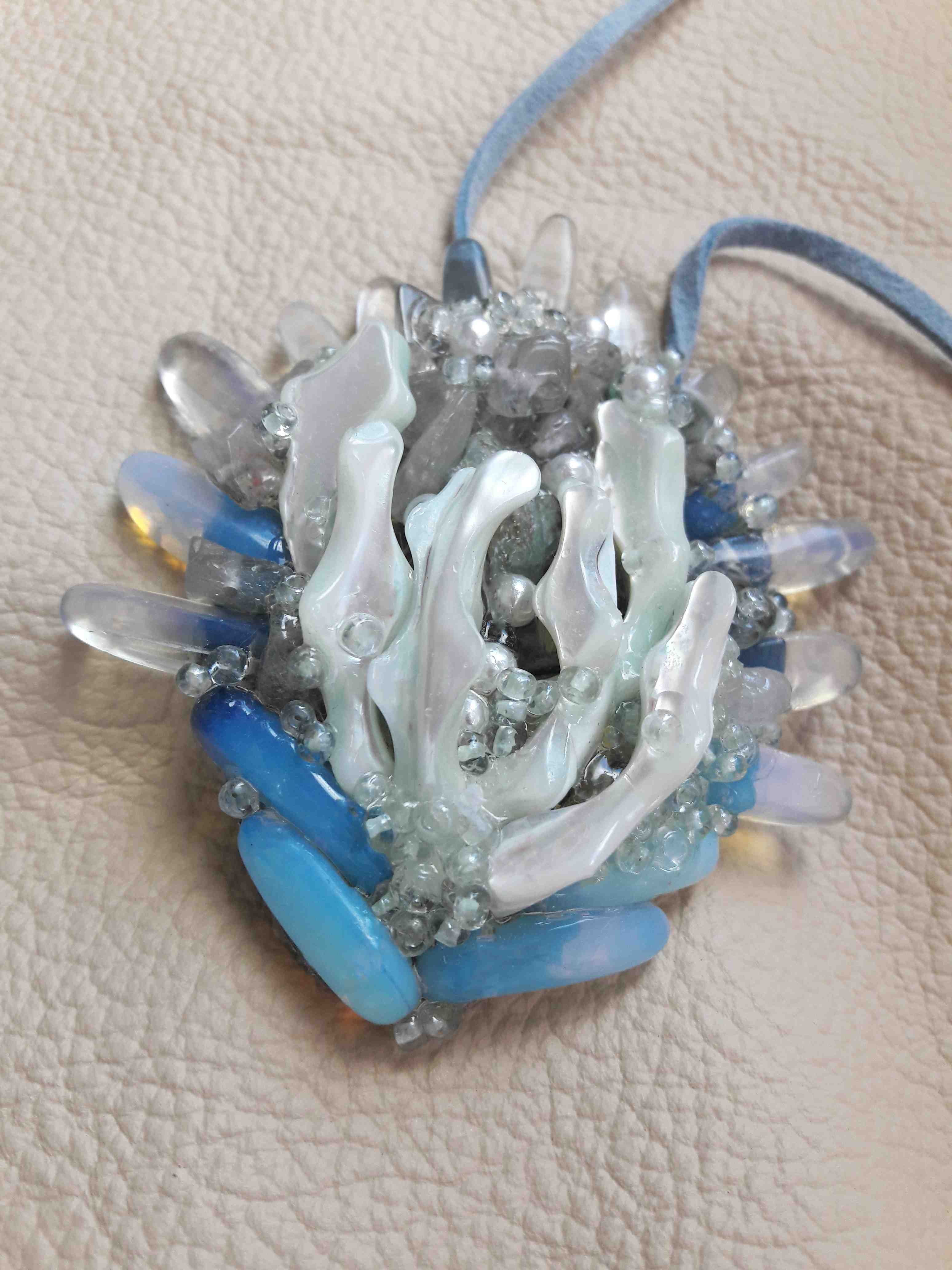 Кулон Лилия в росе