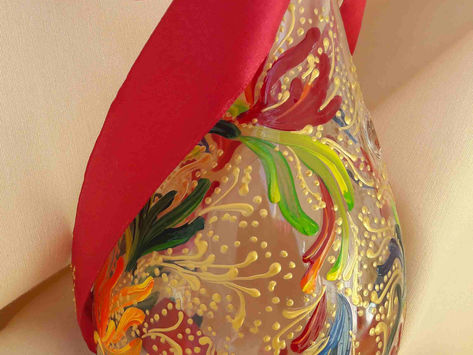 Сочетание росписи по стеклу и декор камешками.