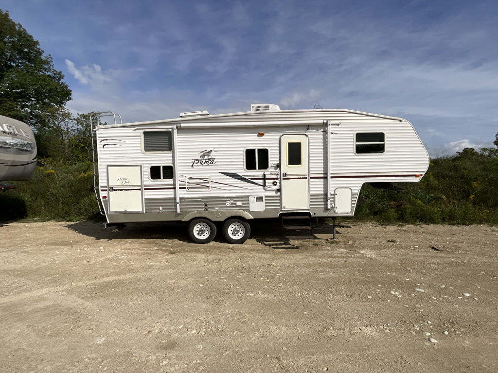 2006 Puma 5th Wheel 25' Travel Trailer