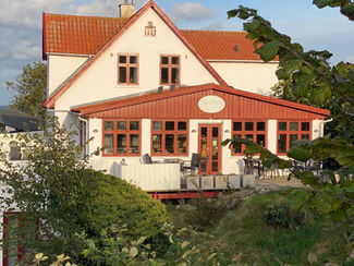 Grevens Dal i aftensol i Gudhjem