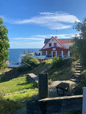 Grevens Dal på klippen ved havet i Gudhjem