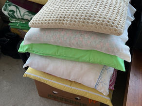 Tavaramäärä löytyy erityisesti pula-ajan ihmisiltä paljon, sillä he ovat tottuneet säästämään ja käyttämään vaan juhlapyhinä kauniita esineitä. Maailma on kuitenkin muuttunut ja tänään voimme nauttia kauniista esineistä joka-päiväisessä elämässä.