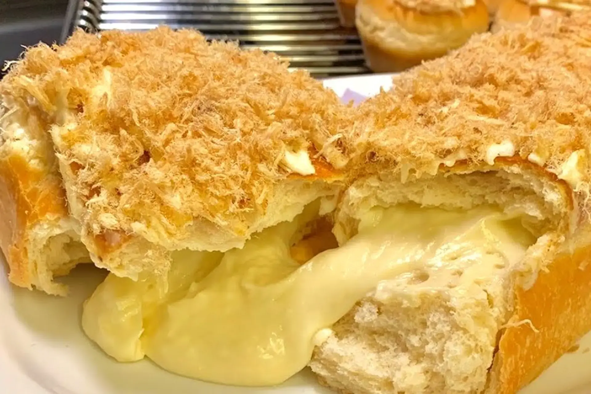 BÁNH MÌ SỐT PHOMAI TAN CHẢY