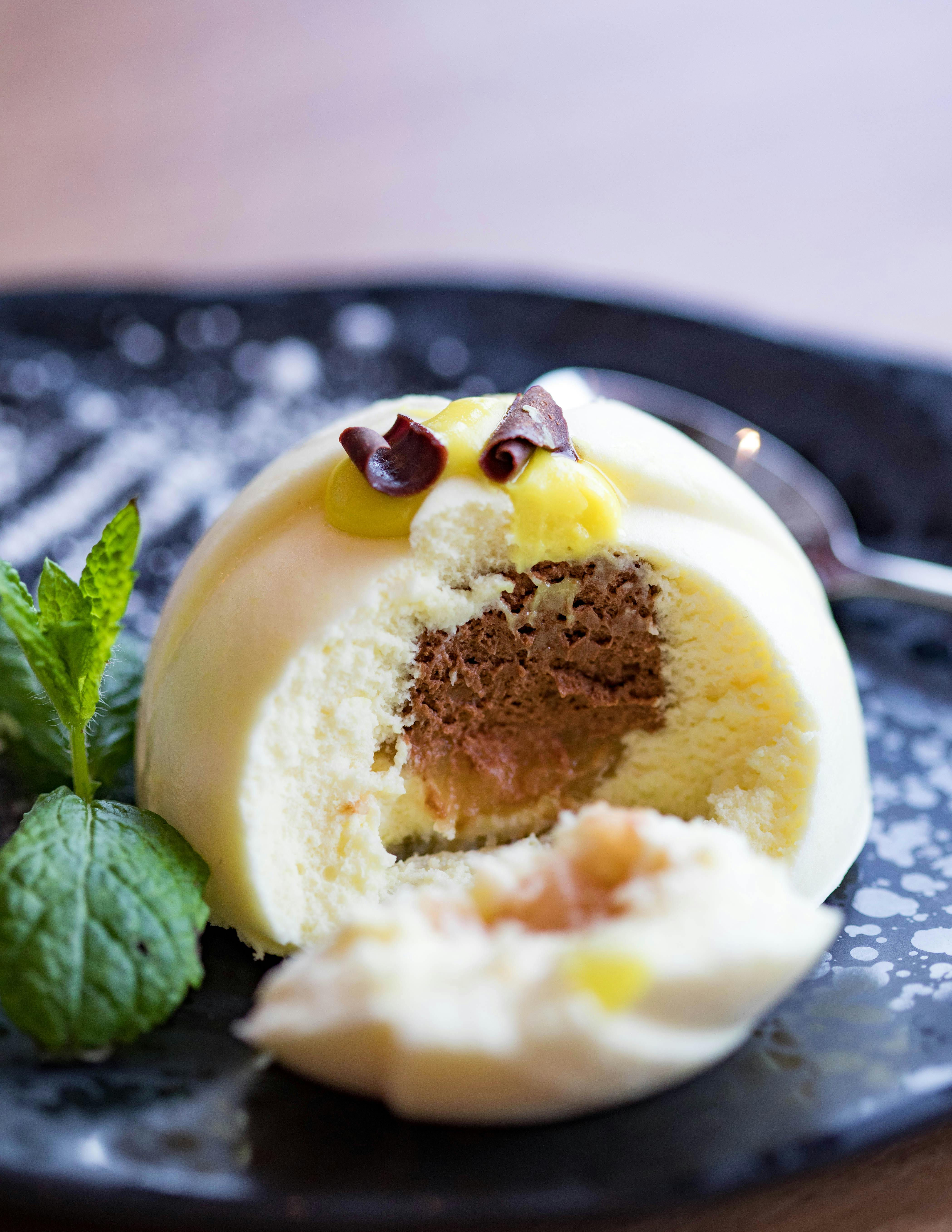 Bánh Mousse Vanilla Nhân Chocolate