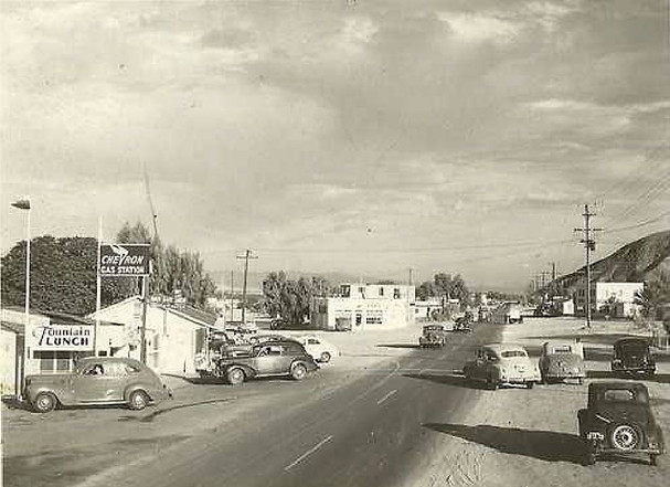 Broadway (Hwy 111), looking east in mid-1940s