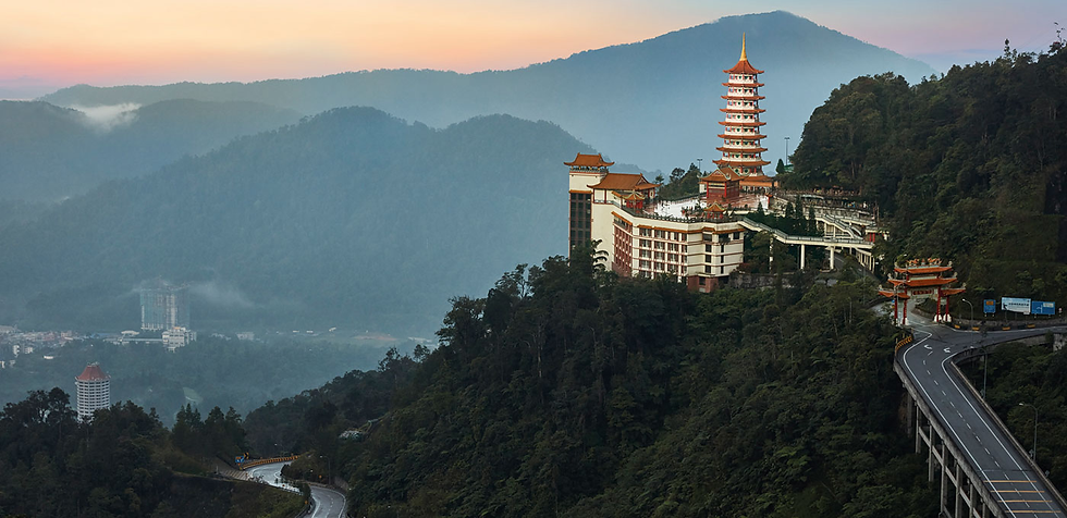 Chin Swee Caves Temple: Tranquil Taoist sanctuary nestled amidst misty hills in Genting Highlands, Malaysia.