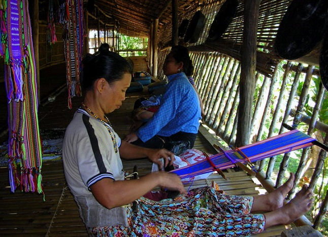 Thumbnail: Kampung Tinangol (Rungus beads and handicraft-making)