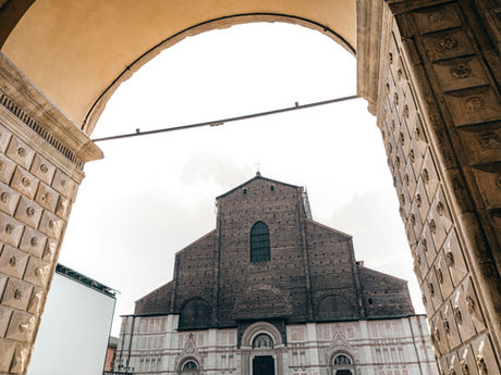 Bologna e la morsa del carovita: affitti insostenibili per il 93% dei residenti