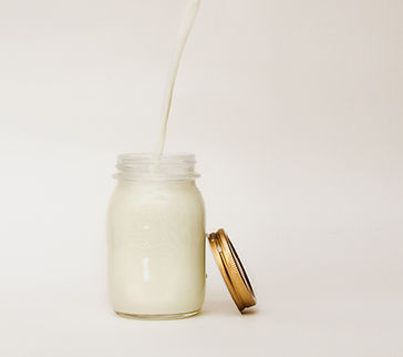 Glasflasche mit Muttermilch