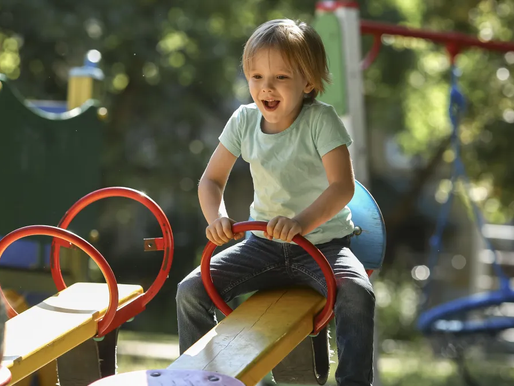 Criança desacompanhada em áreas comuns de condomínios pode gerar multa de até 20 salários
