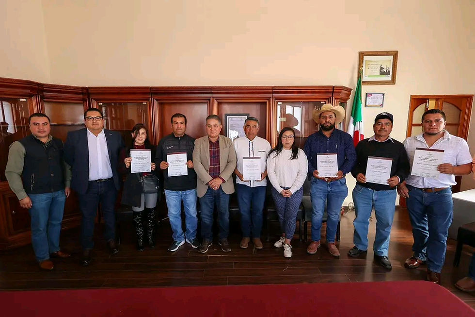 Presidentes Auxiliares Electos de Chignahuapan, reciben su constancia de mayoria.