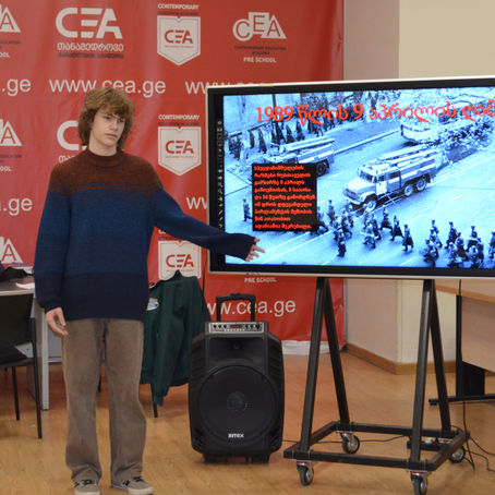CEA-ს მეთორმეტე კლასის მოსწავლეებმა მერვეკლასელებისთვის პრეზენტაცია გამართეს 
