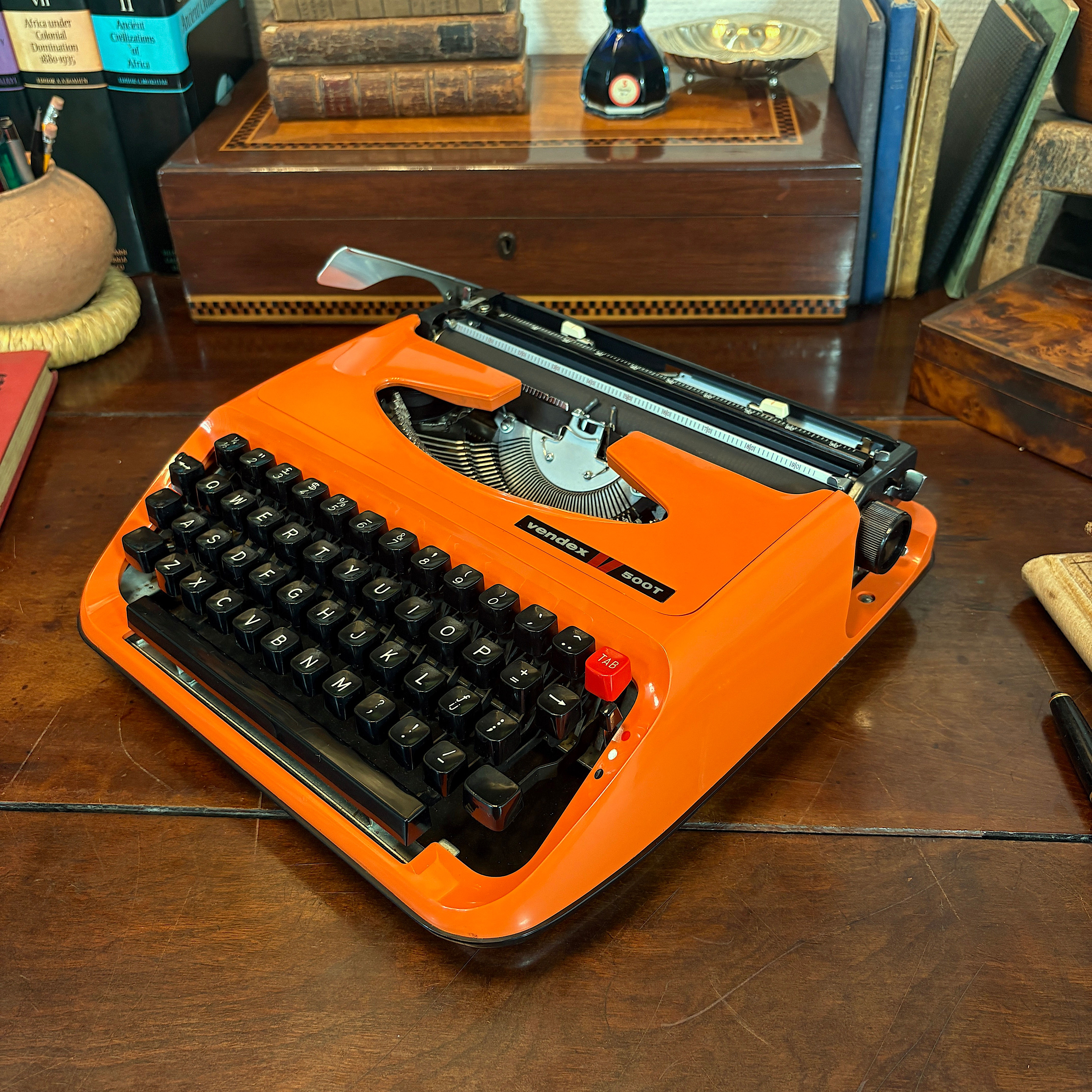 Vendex 500T Typewriter — A very-portable 70s design!
