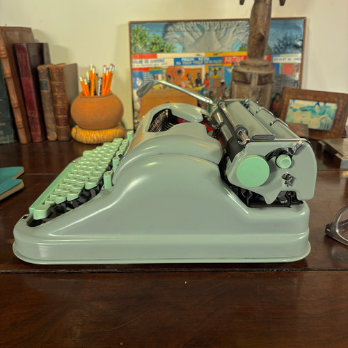 Hermes 3000 typewriter with rare, deLuxe case! | Acme Type Machines