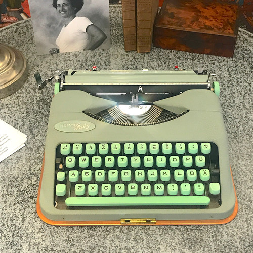Hermes Baby Typewriter with DeLuxe Case 1958 | Acme Type Machines