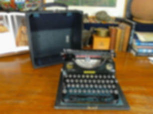 Urania Piccola Typewriter 1935
