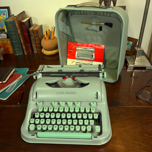 Hermes 3000 typewriter with rare, deLuxe case! | Acme Type Machines