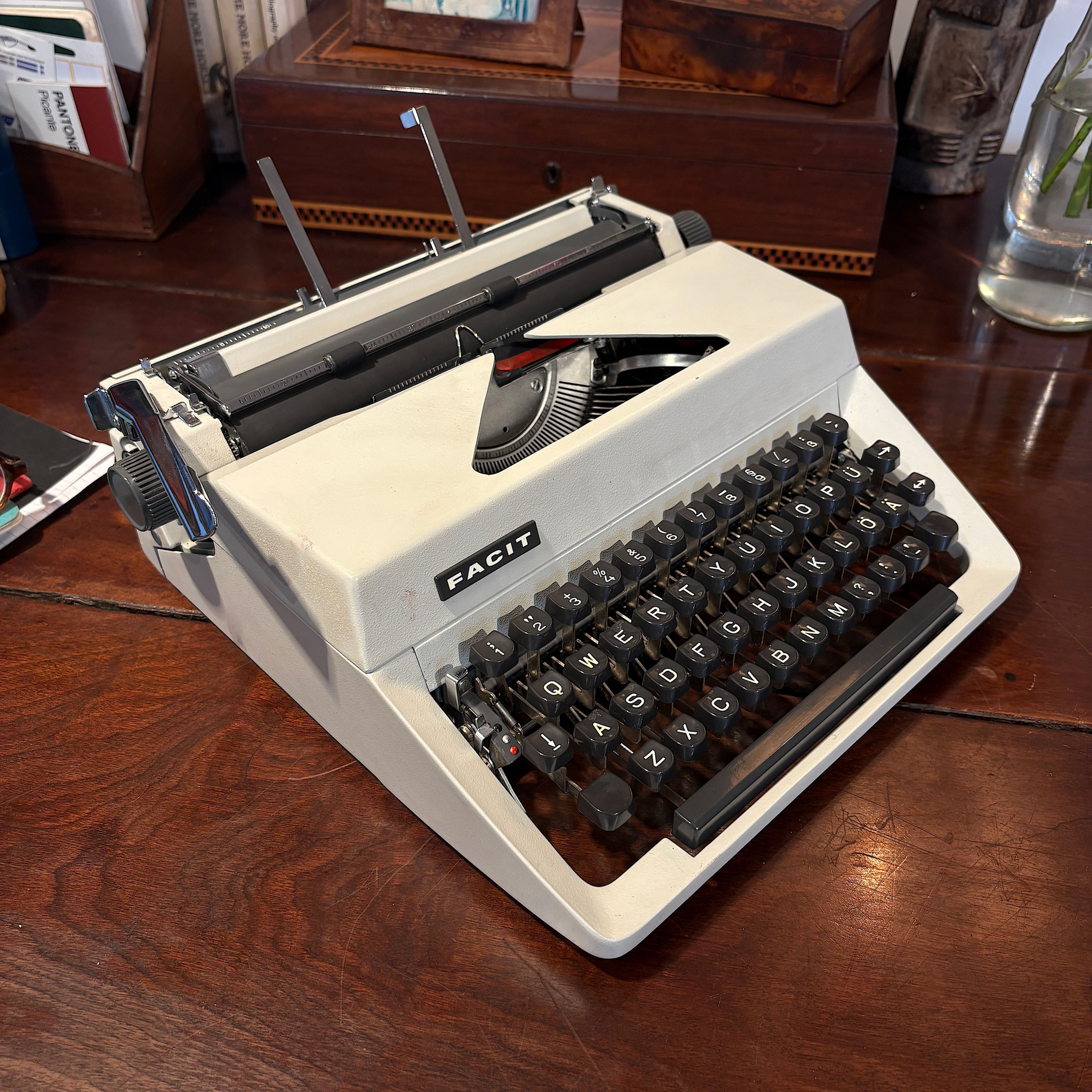 Facit TP2 Typewriter from 1968, Imperial Typeface!