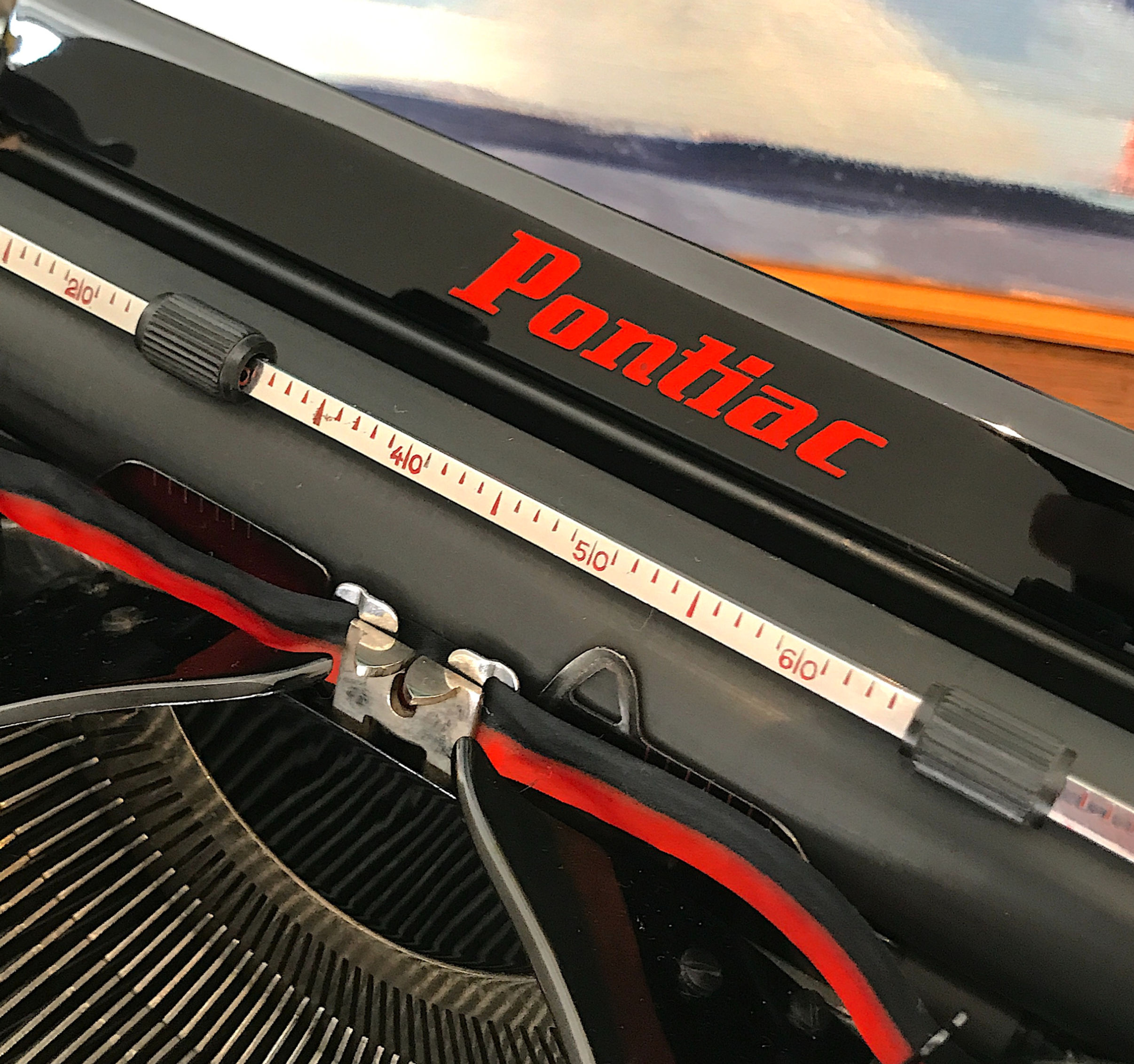 Pontiac (S.I.M.) Typewriter in like-new condition 1949