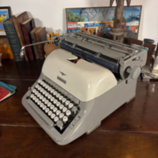 Adler Universal Typewriter — Dutch historical interest