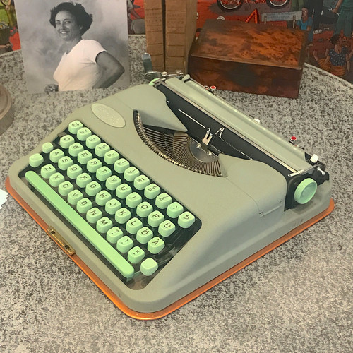 Hermes Baby Typewriter with DeLuxe Case 1958 | Acme Type Machines