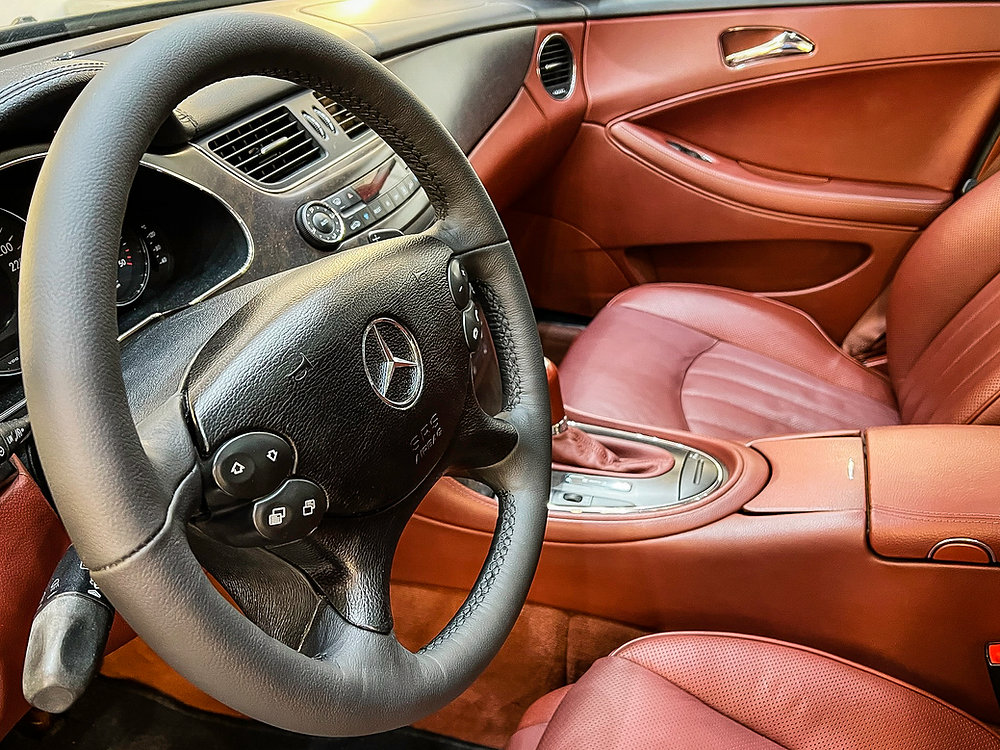 Реставрация кожаного салона автомобиля Реставрация кожаного салона автомобиля