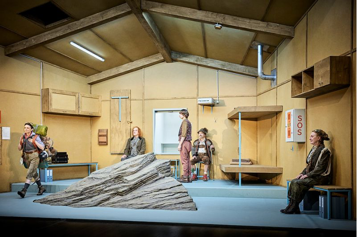 Le Sommet: Directed by Christophe Marthaler, Photo by Cristophe Raynaud de Lage
