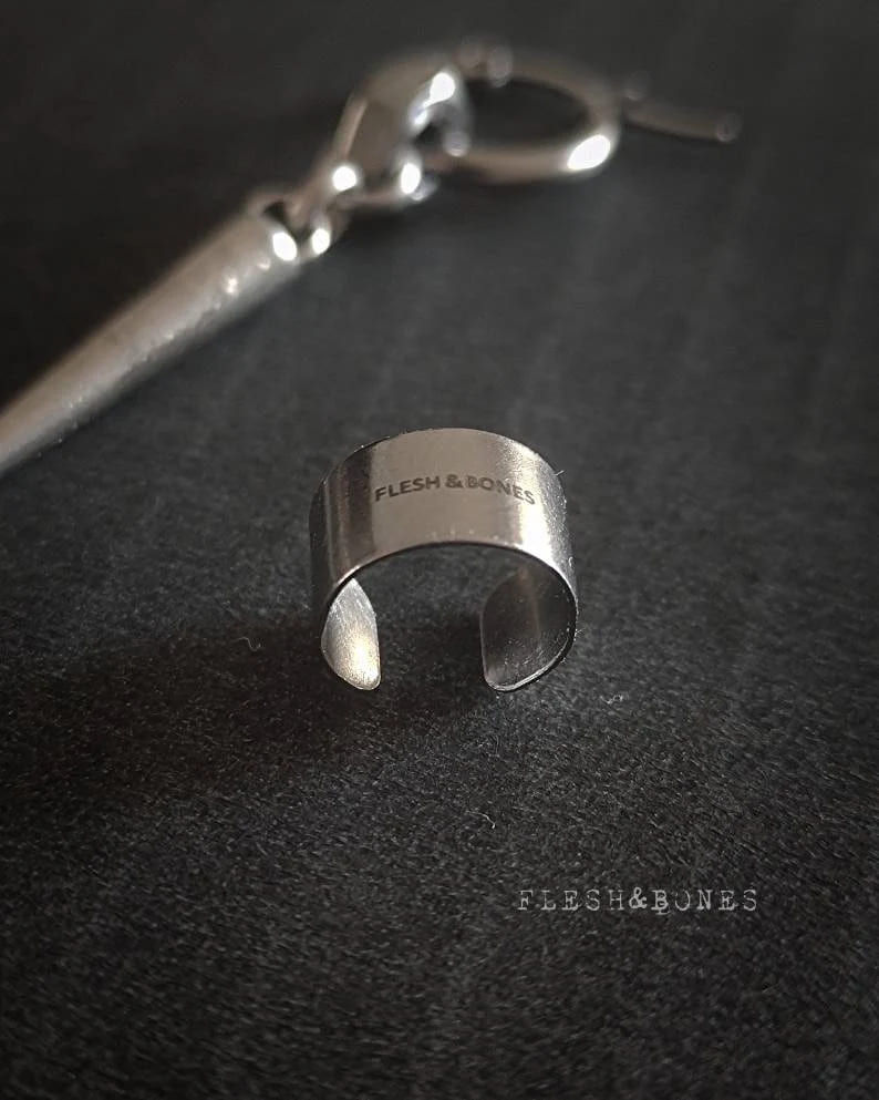 Miniature : SIGNATURE SPIKE and CUFF mono-earring