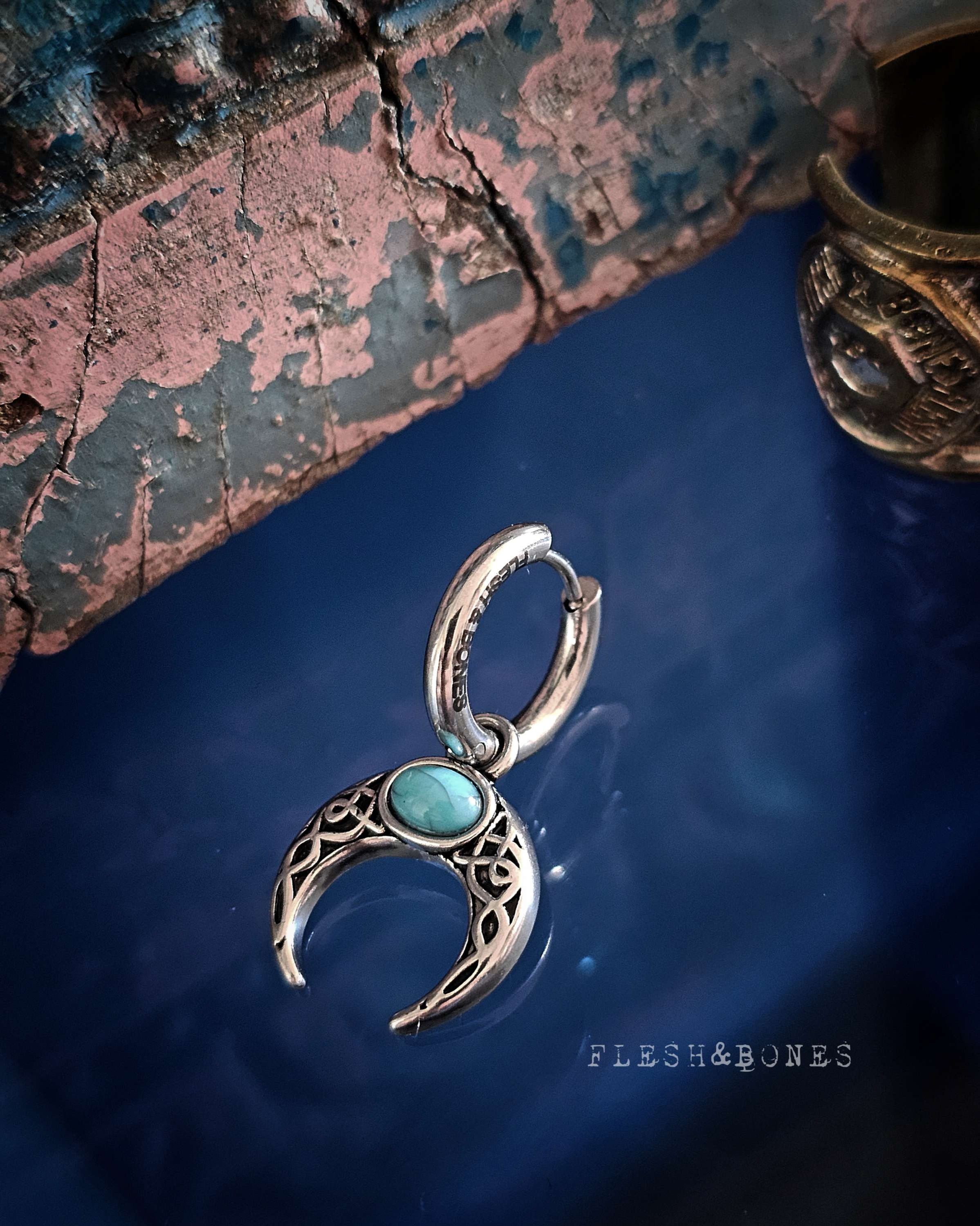 BLUE MOON TIDE mono-earring